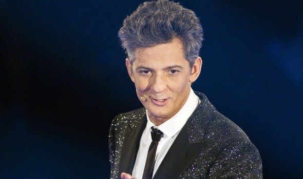 INCHINO A CASA DEL BOSS | La protesta di Fiorello