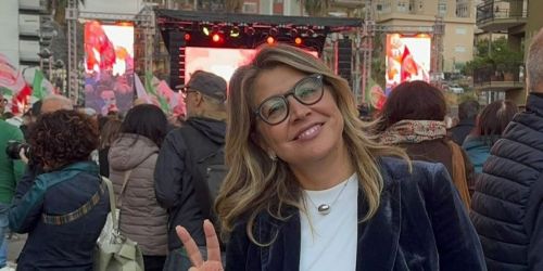 bianca rende sorridente vittoria