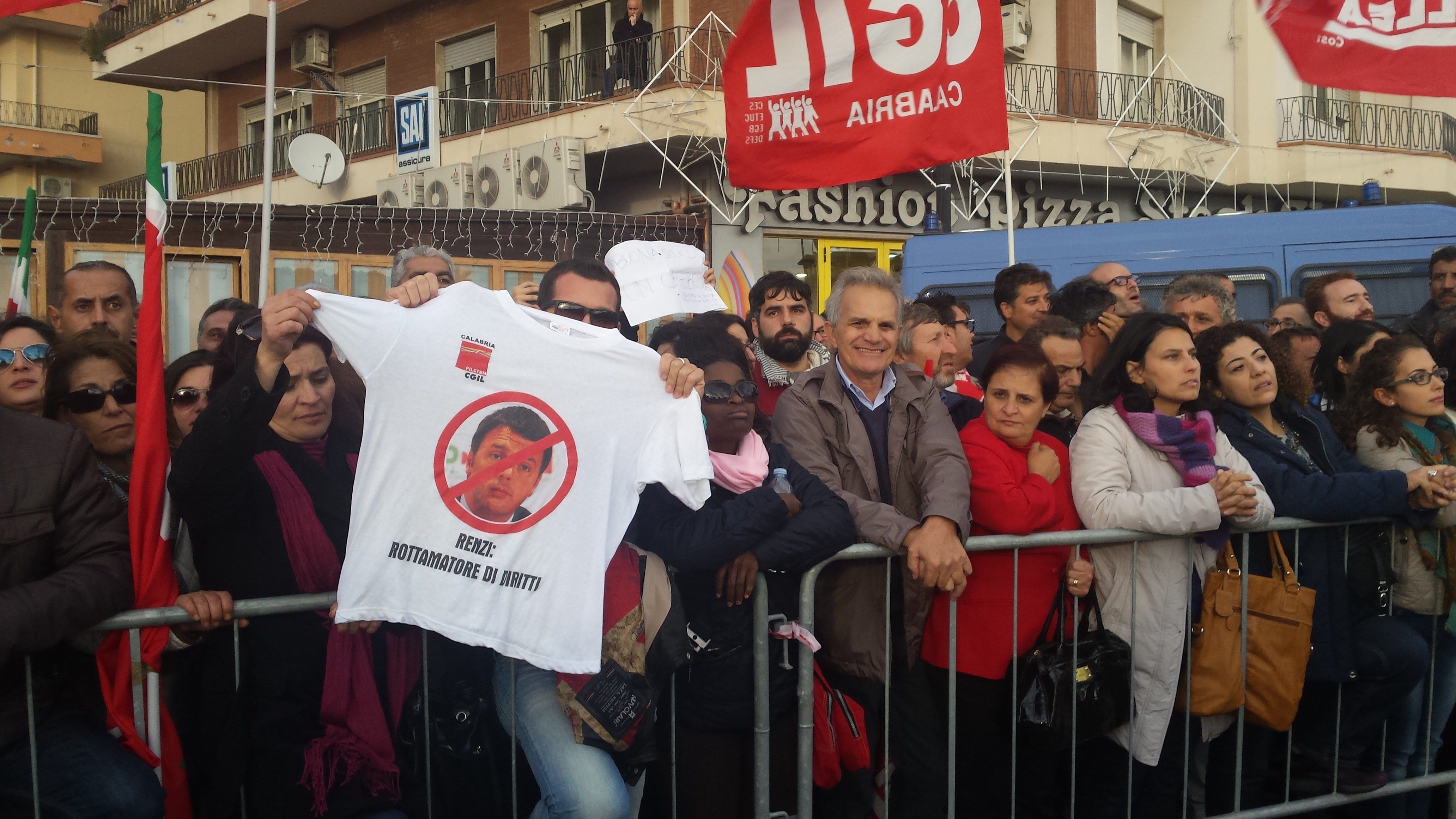 RENZI A REGGIO | Le proteste dei lavoratori