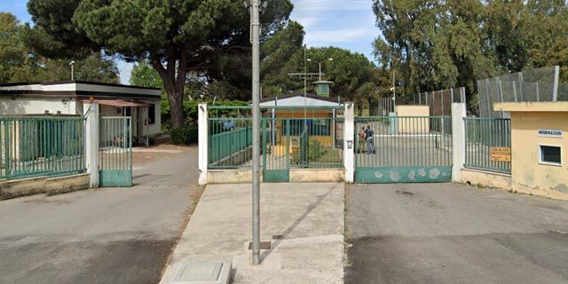 Migranti a Crotone, il monito: «Minori soli trattenuti illecitamente in cpa»