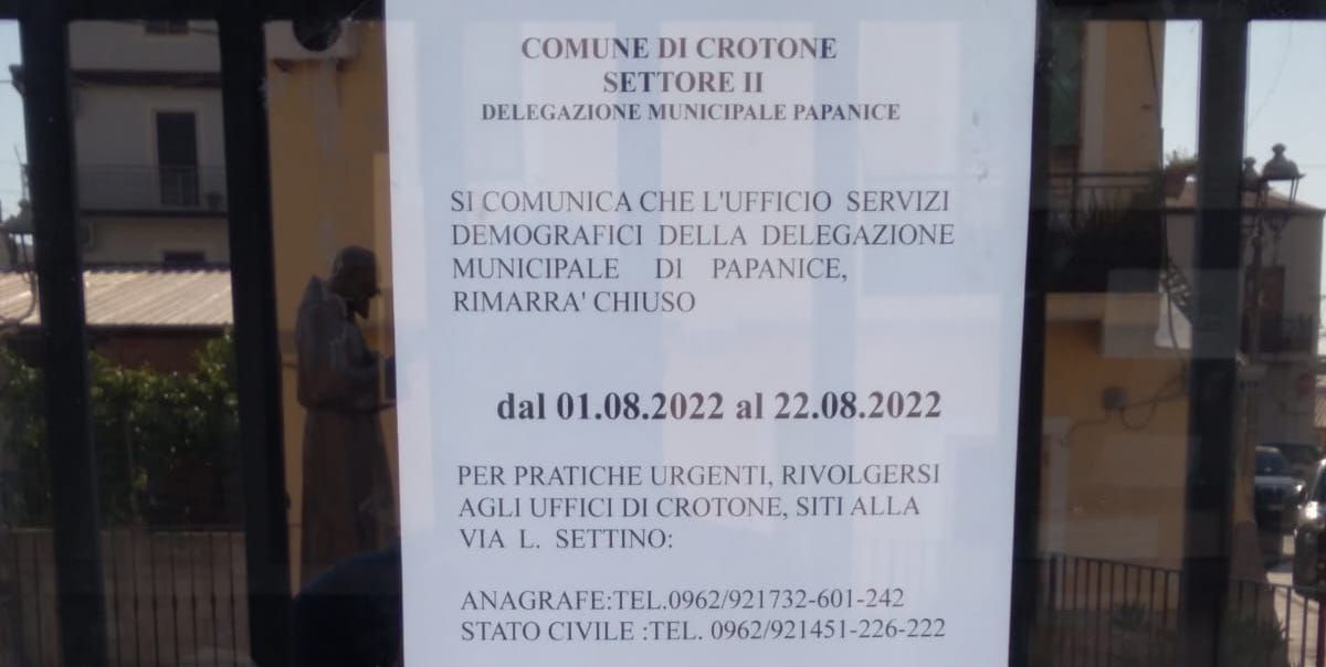 Crotone, delegazione comunale chiusa per ferie (dell’unico dipendente)