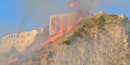 incendio fiumefreddo bruzio
