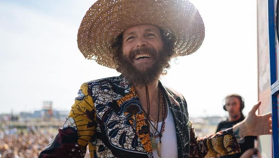 Jovanotti e il suo videoclip a Gerace. E lancia un messaggio da Scilla: «È fantastico qua» – VIDEO