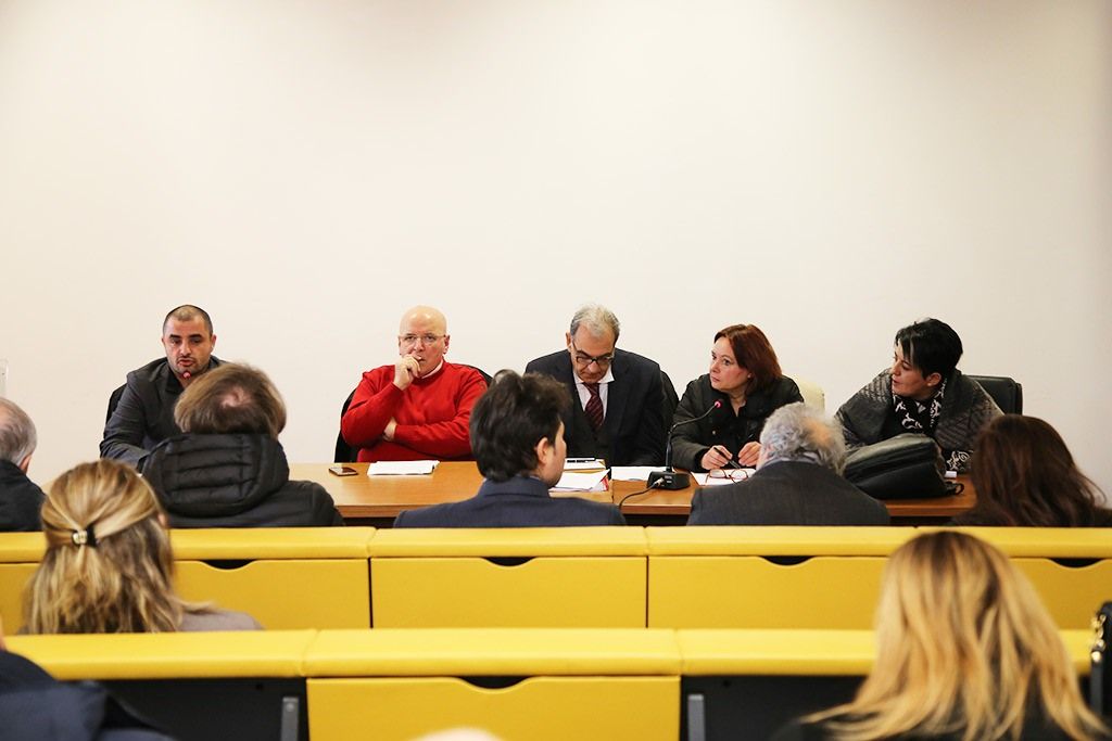 Oliverio fa il “grillino”: «Controllate la Regione con la Rete»