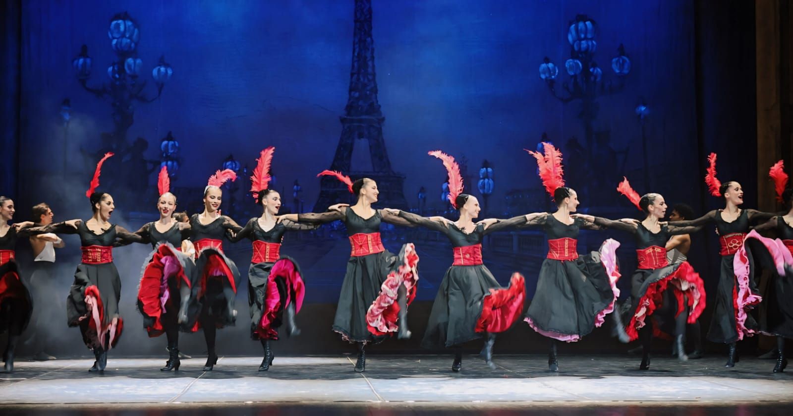 La carica degli 80 ballerini per la Festa della danza: a Catanzaro 4 appuntamenti in un solo giorno – FOTO