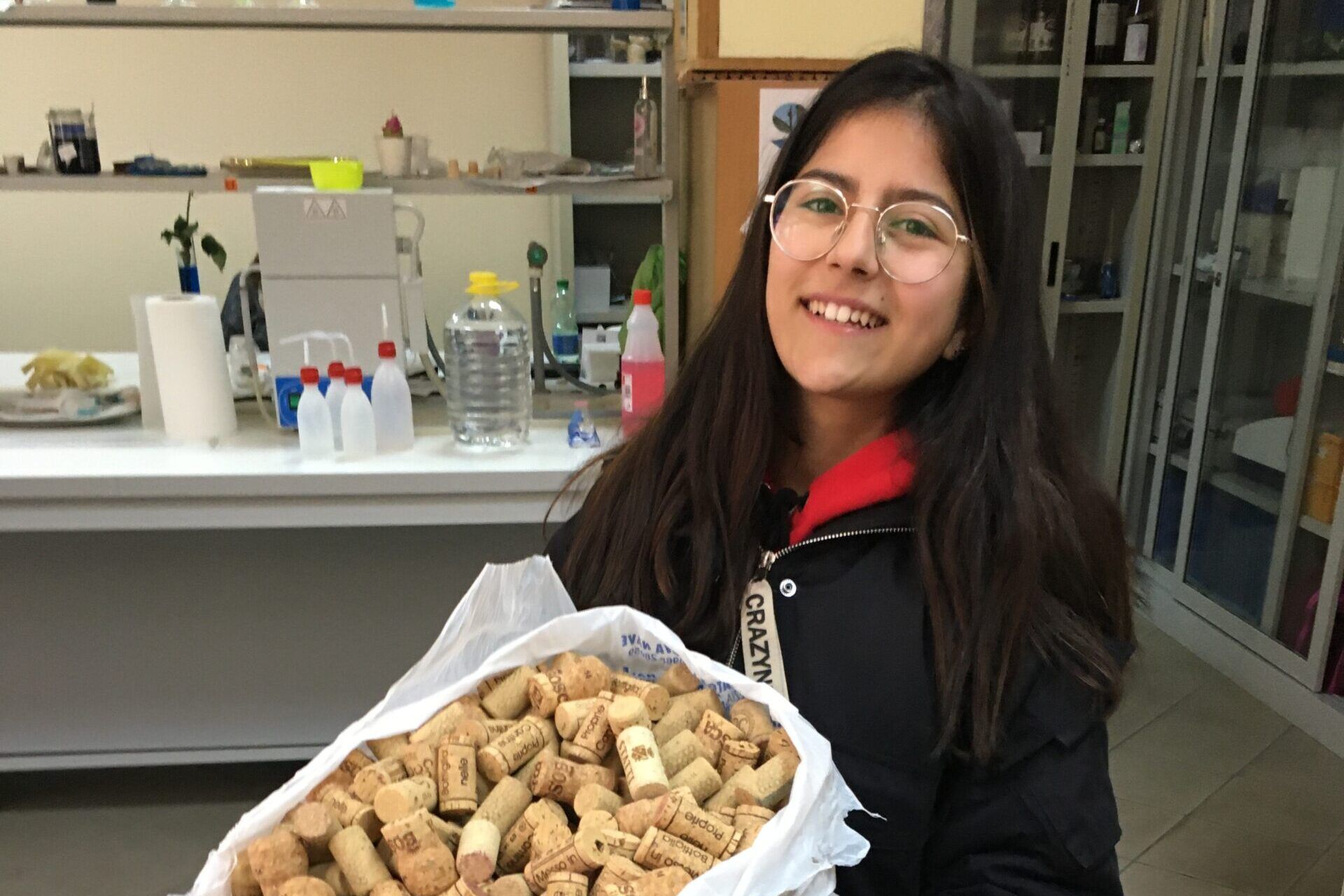 «Salviamo i tappi di sughero delle bottiglie di vino e di spumante delle festività»