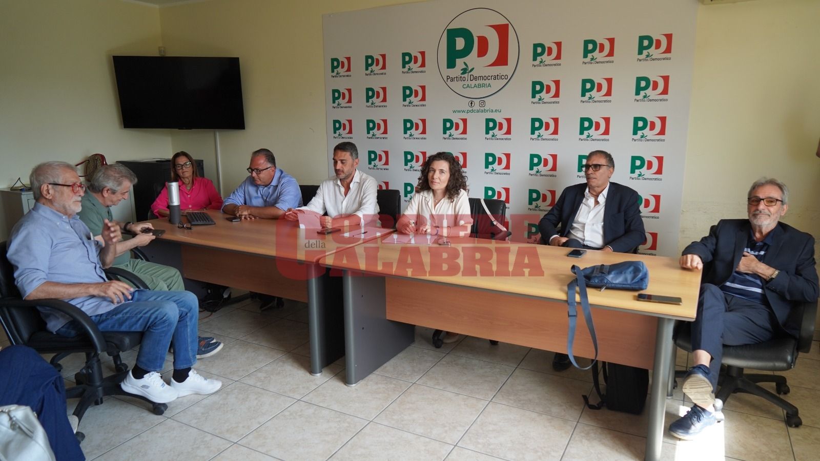 Regionali, il campo largo ufficializza la candidatura di Tridico. Al tavolo anche Azione – VIDEO