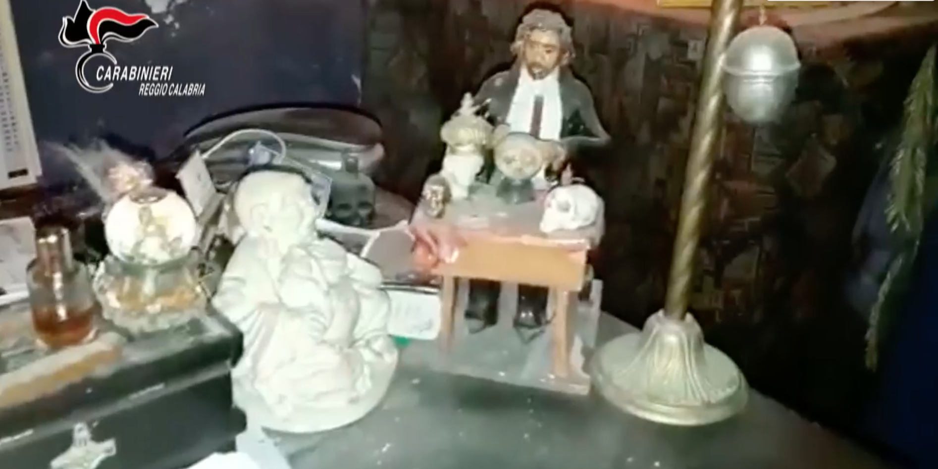 Affari d’oro per i maghi (anche online). Le storie delle vittime del santone che sfidò i carabinieri