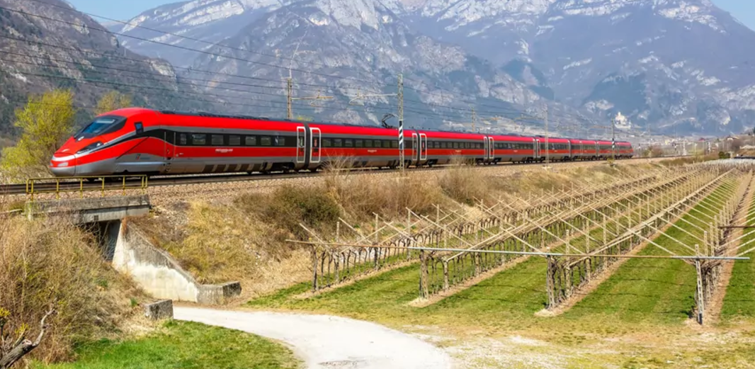Treno investe una persona tra Maratea e Praia a Mare, circolazione sospesa