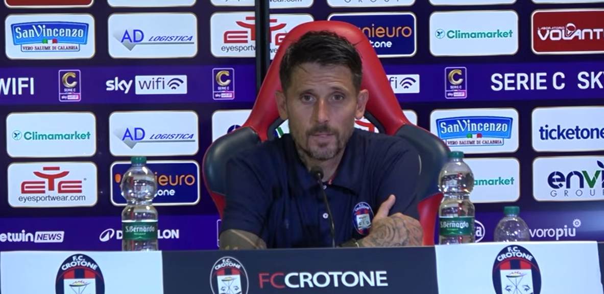 Crotone, Greco prepara la trasferta di Sorrento: «Partita piena di insidie»