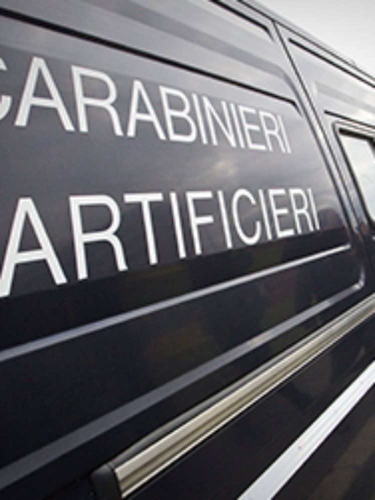 Bomba sotto l`auto di un pregiudicato