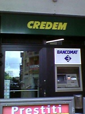 Sradica lo sportello di un bancomat. Crotonese arrestato a Reggio Emilia