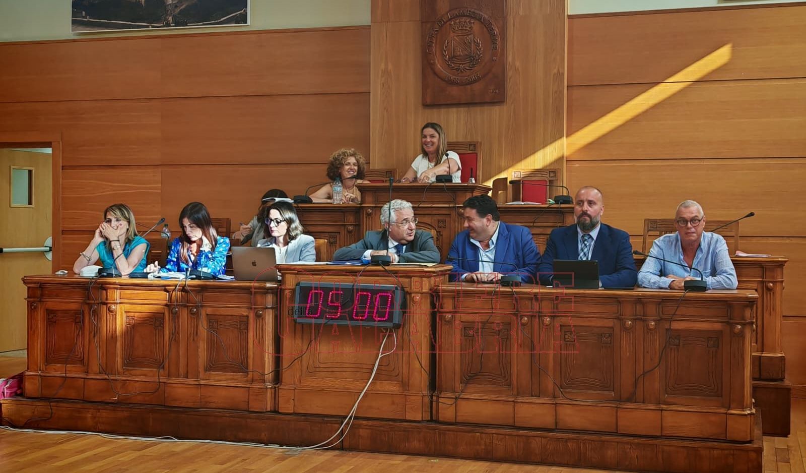 Lamezia, dal Consiglio via libera al riequilibrio. Murone: «Evitato il dissesto». Lo Moro attacca: «Scelta tardiva»