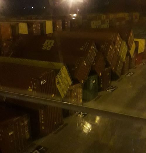 Tromba d’aria si abbatte sul Gioia, sospese per ore le attività del porto – VIDEO