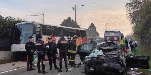 incidente bus auto Arignano
