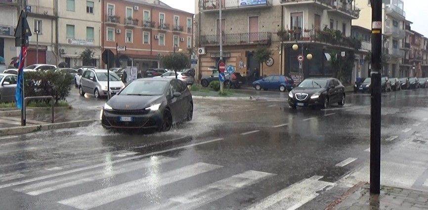 Viaggio nel tratto «più pericoloso della Ss 106», la “Strada della Morte” – FOTO