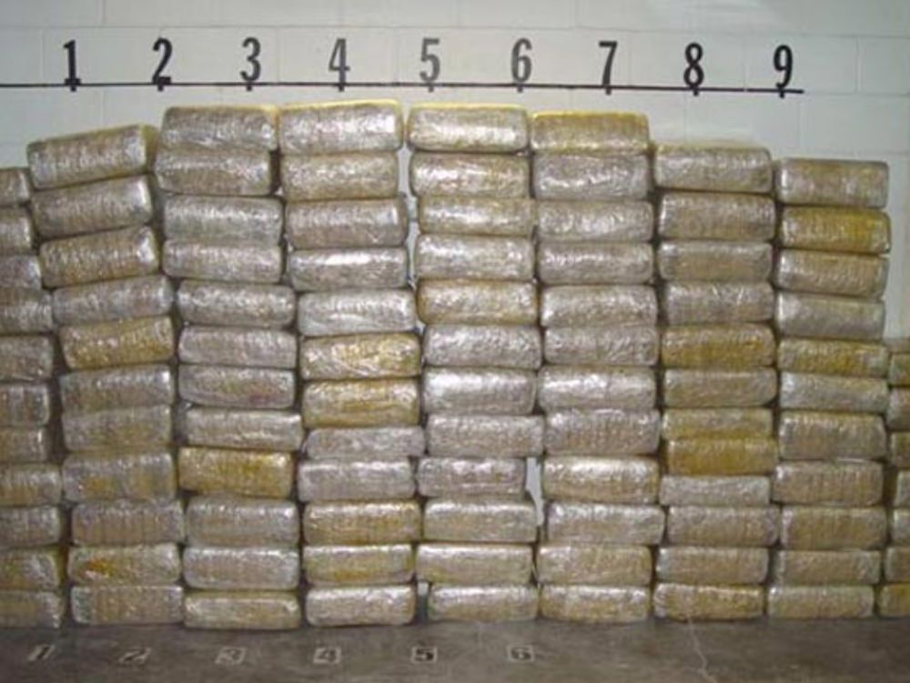 Coca nascosta nei borsoni all`interno di un container che trasportava pellame