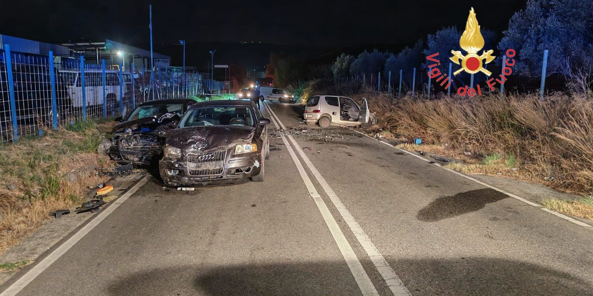 Notte di paura sulla Statale 106 a Borgia: schianto tra tre auto, un ferito grave