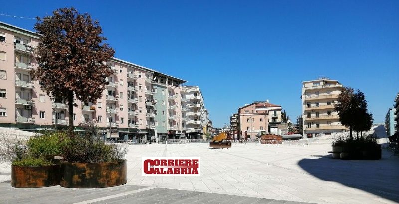 Cosenza, rinvenuto un trolley sospetto. Ma è un falso allarme bomba