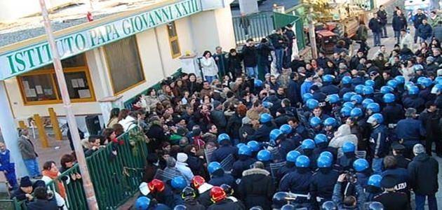 Affari e scontri di potere sulla pelle dei “pazzi”