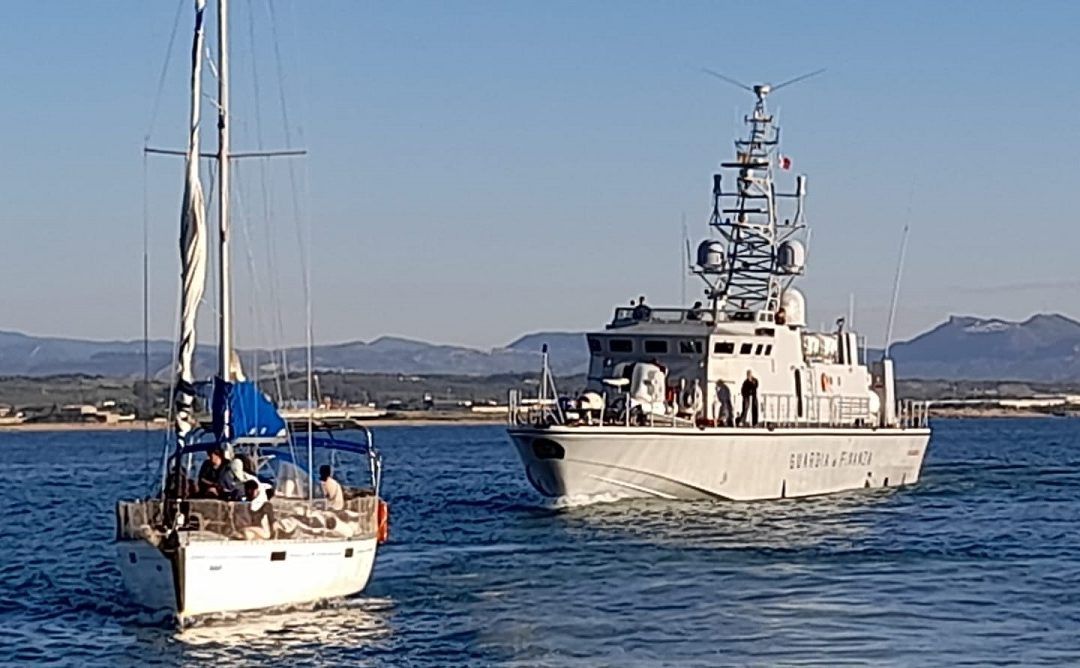 Primo sbarco del 2023 a Crotone, 62 migranti arrivati nel porto