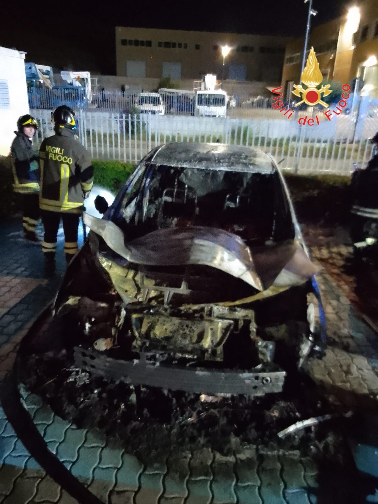 Catanzaro, doloso l’incendio divampato nel piazzale di una concessionaria