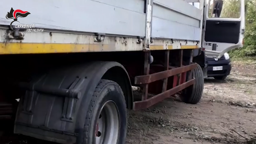 Vibo, sversamento di liquidi inquinanti nel Mesima: tre persone denunciate – VIDEO