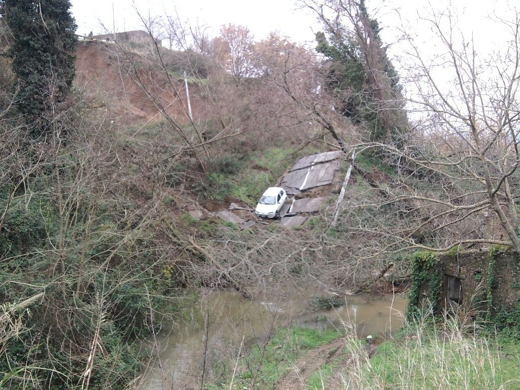 La Calabria frana, ma il Commissario parla solo siciliano