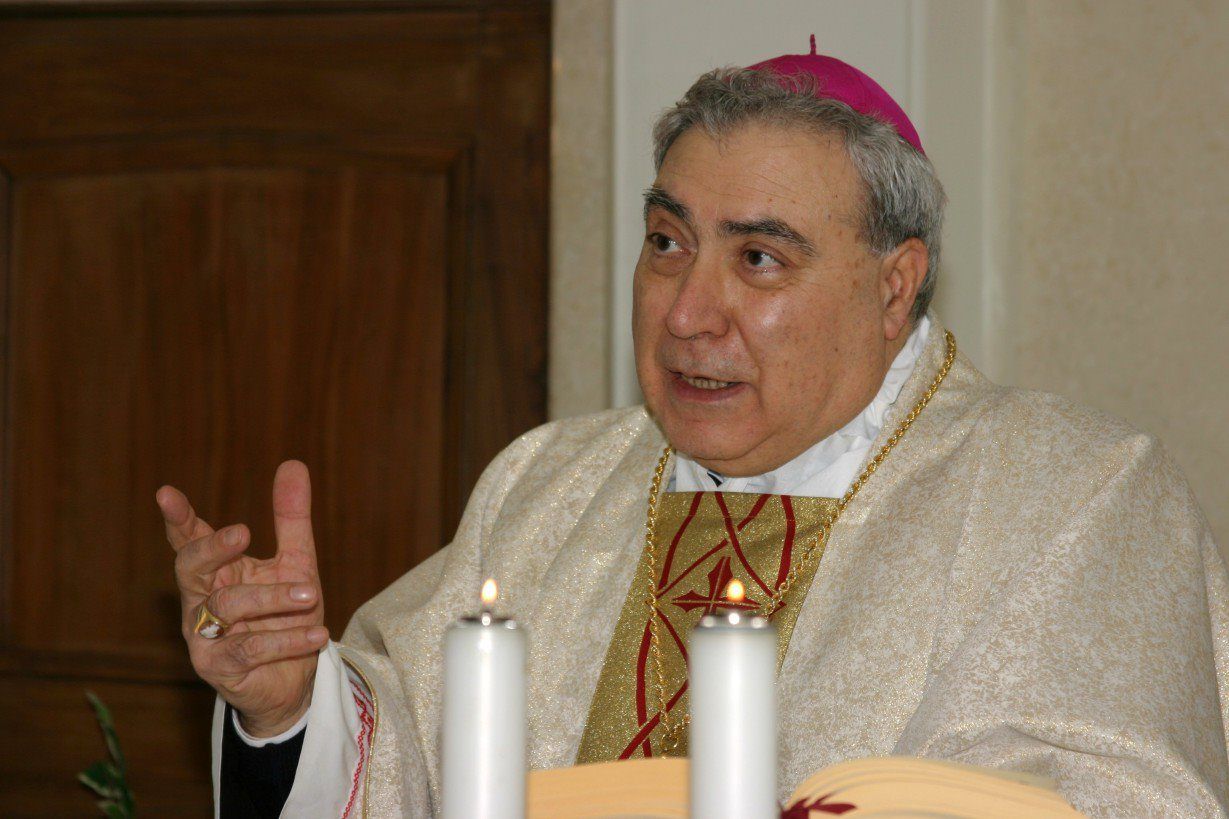 Cassano, cittadinanza onoraria all'arcivescovo Mugione