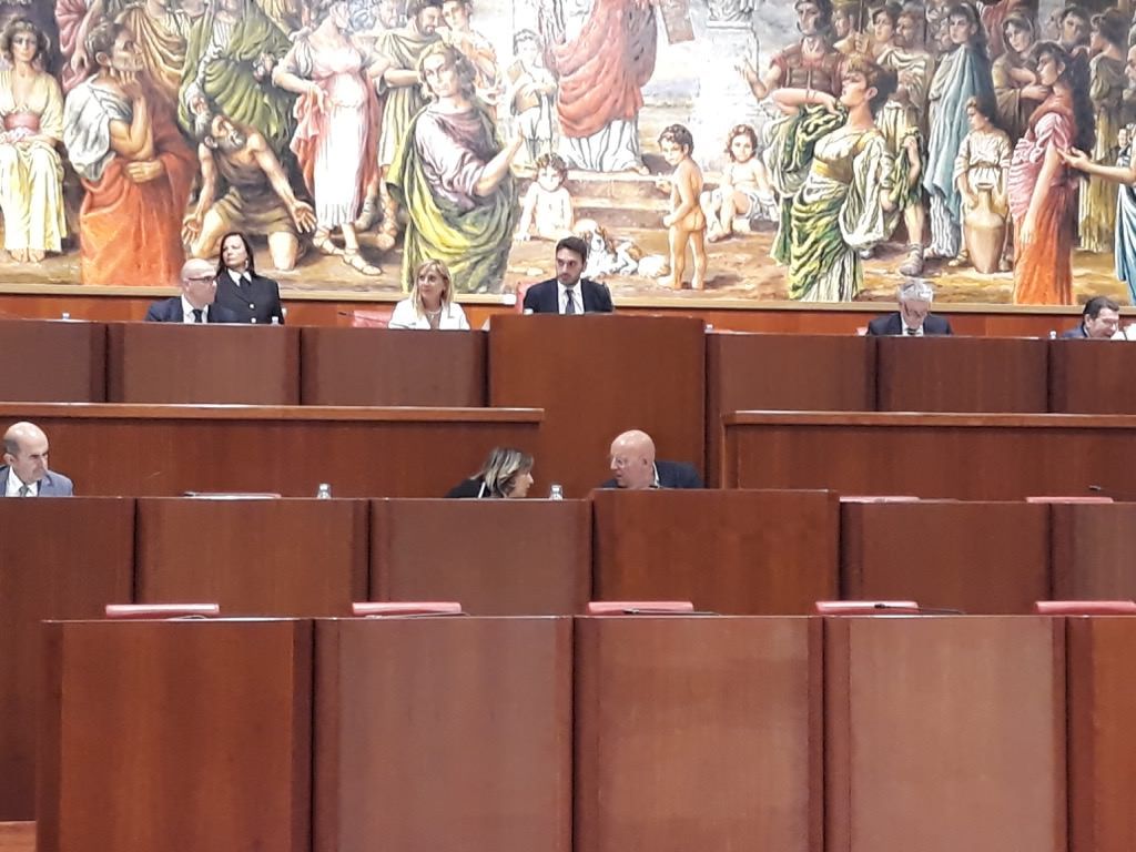 Il M5S va alla guerra: «Non discutono la “Taglio privilegi”, ora ricorso al Tar»