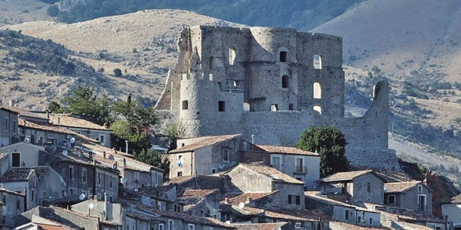 Covid, casi in aumento, a Morano torna il coprifuoco