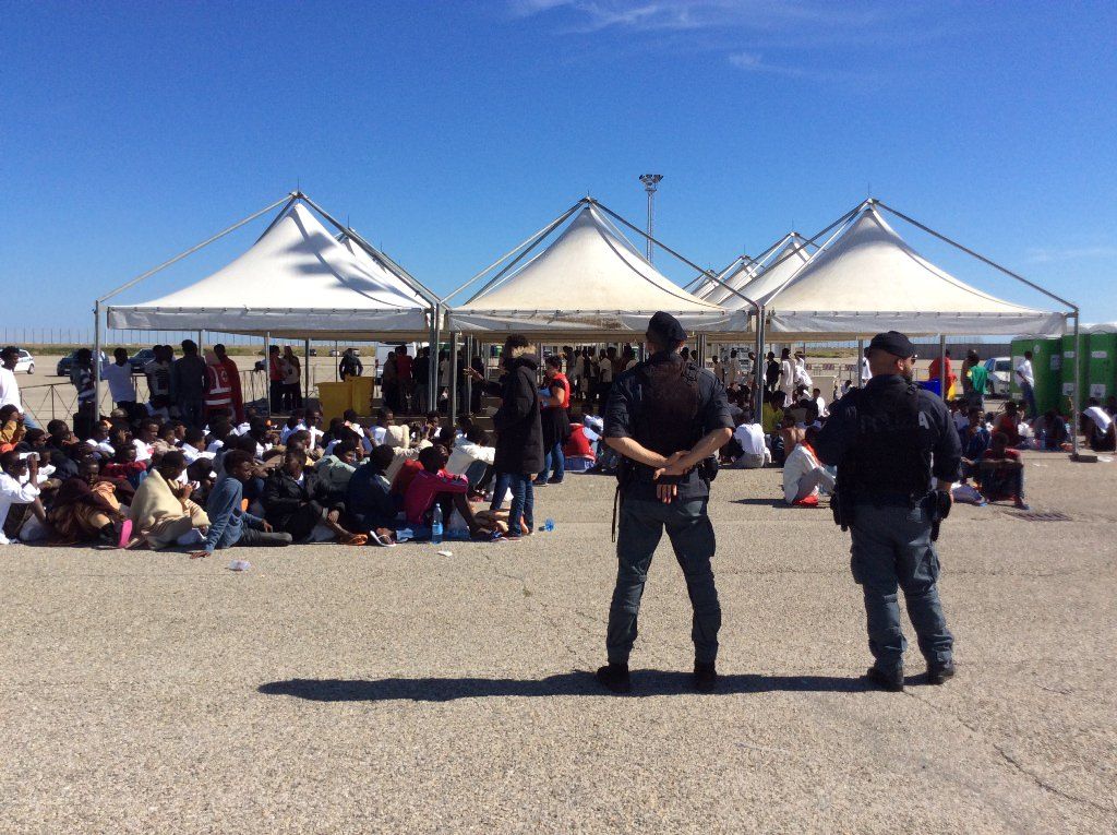 Hotspot di Corigliano-Rossano, il M5S: «Cittadini pronti a scendere in piazza»