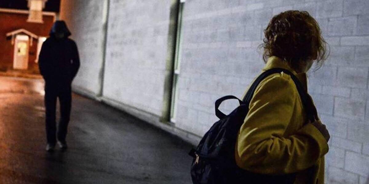 Si vedono per una settimana: lui non accetta un rifiuto e la perseguita. Arrestato a Montalto