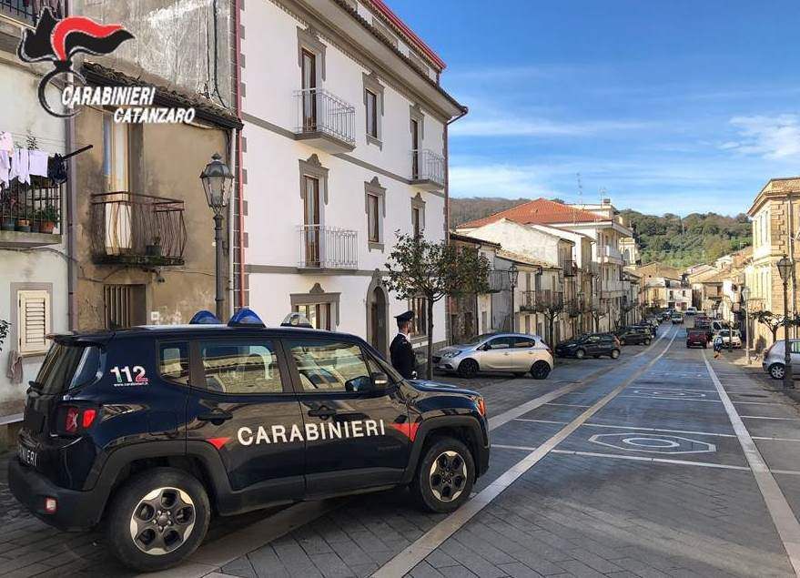 Danneggiò l'auto del sindaco di Girifalco, denunciato