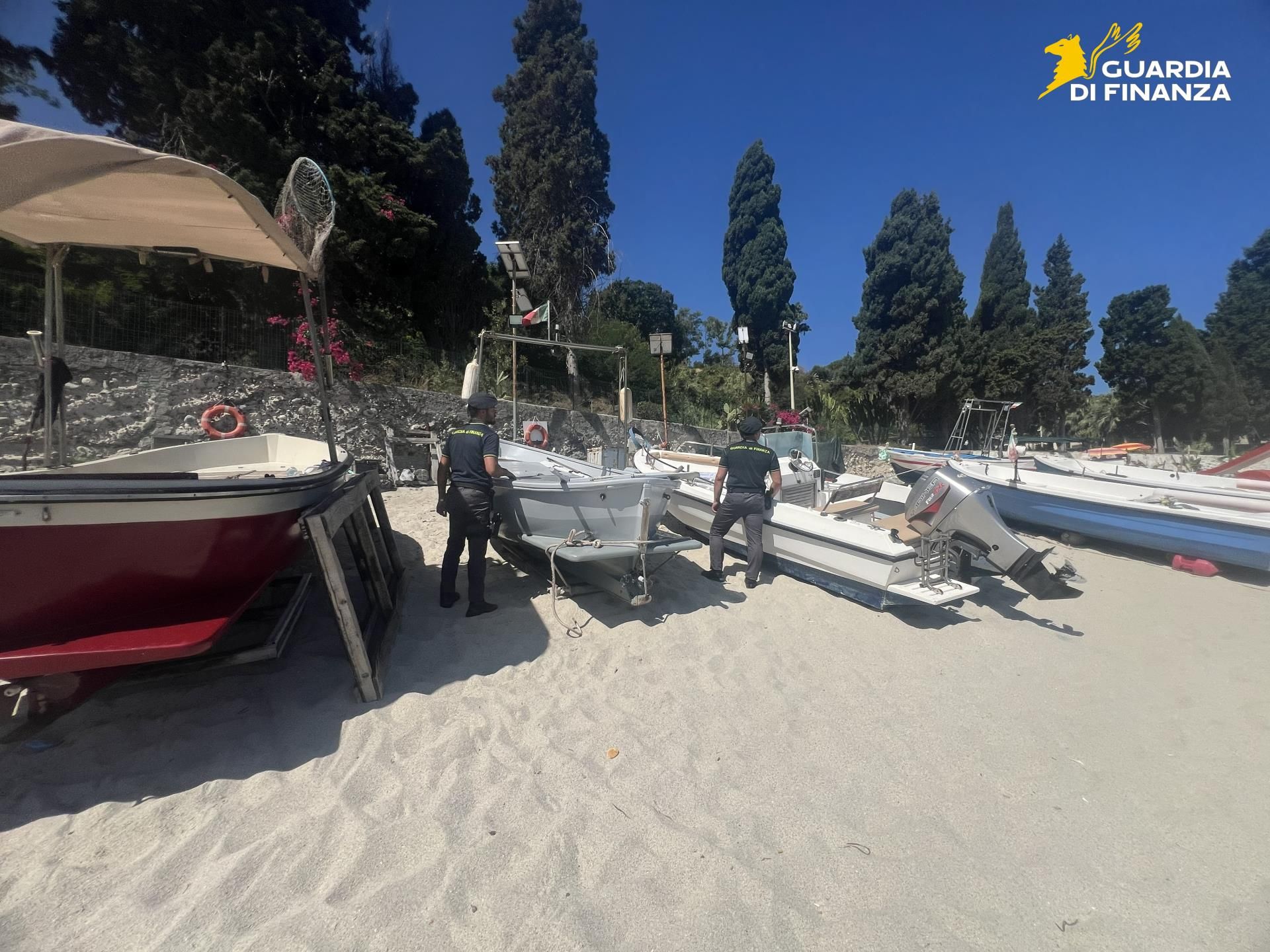Briatico, occupazione abusiva del demanio: sequestrate 13 imbarcazioni