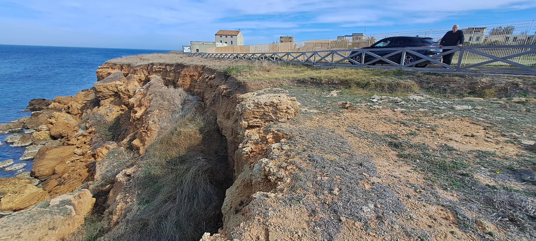 Una enorme frana interessa il promontorio di Capo Colonna – FOTO