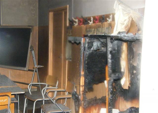 Rubano computer e incendiano un laboratorio, tre arresti a Reggio Calabria