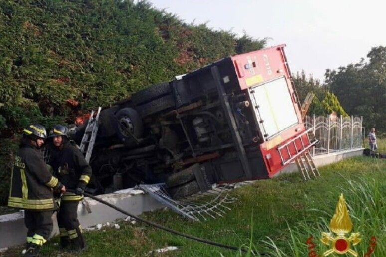 Incidente nel Torinese, morto un vigile del fuoco