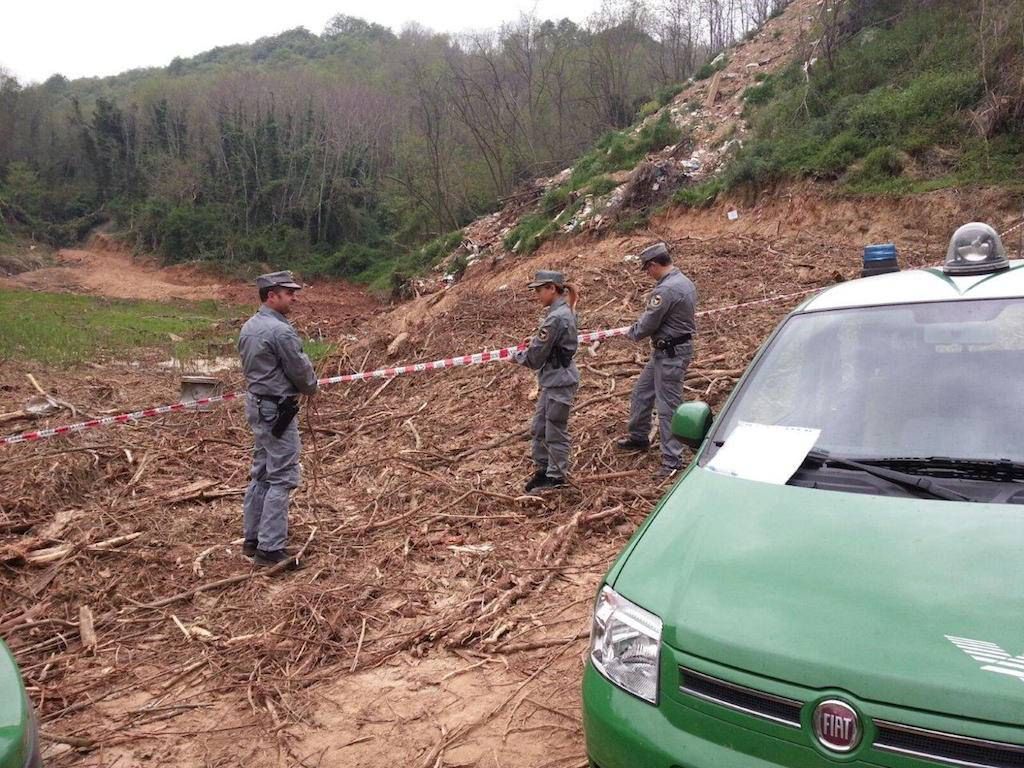 Lavori abusivi e furto di legname, blitz della Forestale a Torano