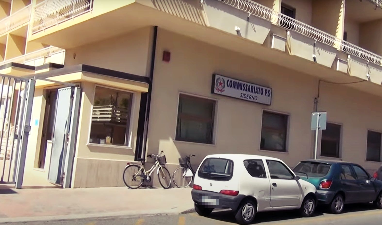 Aggredisce e minaccia di morte la madre e la nonna, 34enne arrestato nel Reggino