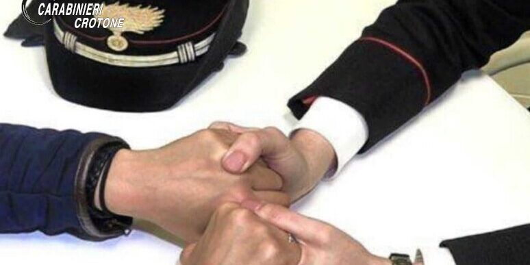 Pedinamenti e minacce, giovane donna perseguitata a Isola Capo Rizzuto: arrestato 38enne