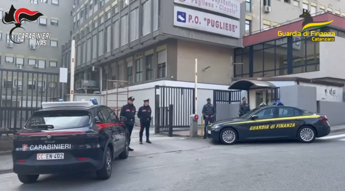 Il Pugliese-Ciaccio come farmacia privata e interventi “abusivi” pagati in contanti