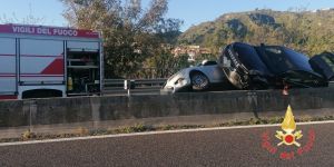 Scontro tra due auto sulla Ss280: feriti i conducenti