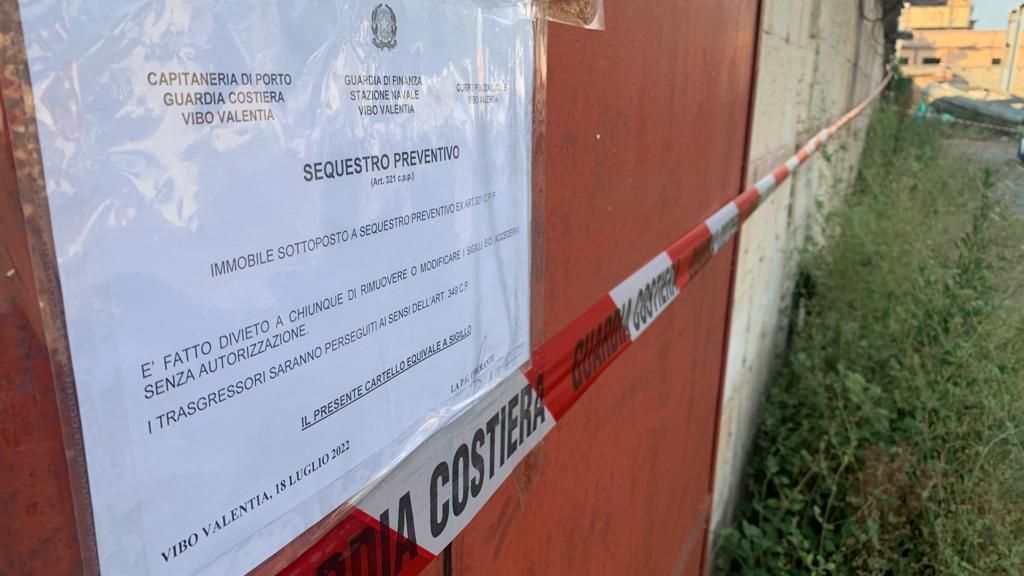Vibo Valentia, sequestrati due capannoni destinati al deposito e alla manutenzione di veicoli