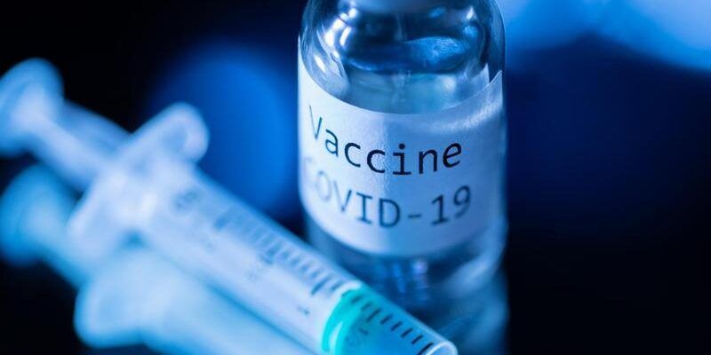 Vaccinazioni, da domani sarà possibile la prenotazione per gli over 50