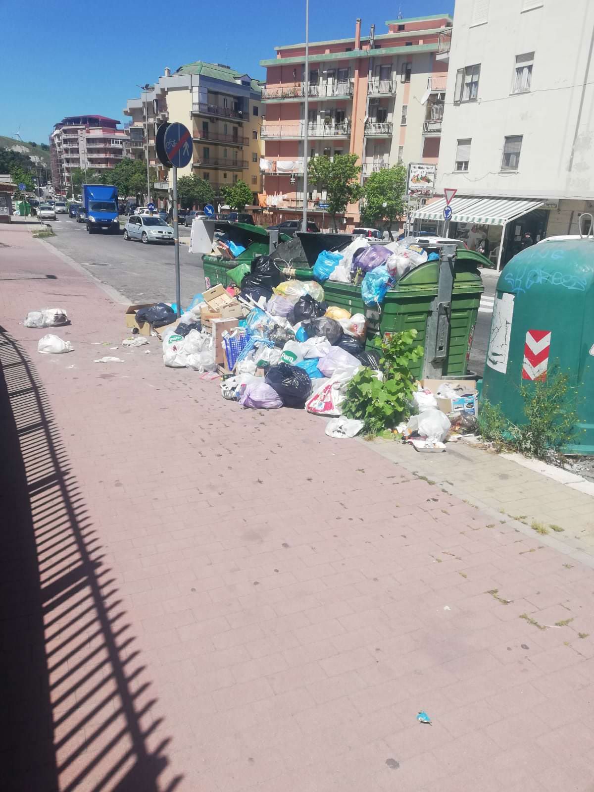 Sistema rifiuti in tilt, a Crotone è emergenza