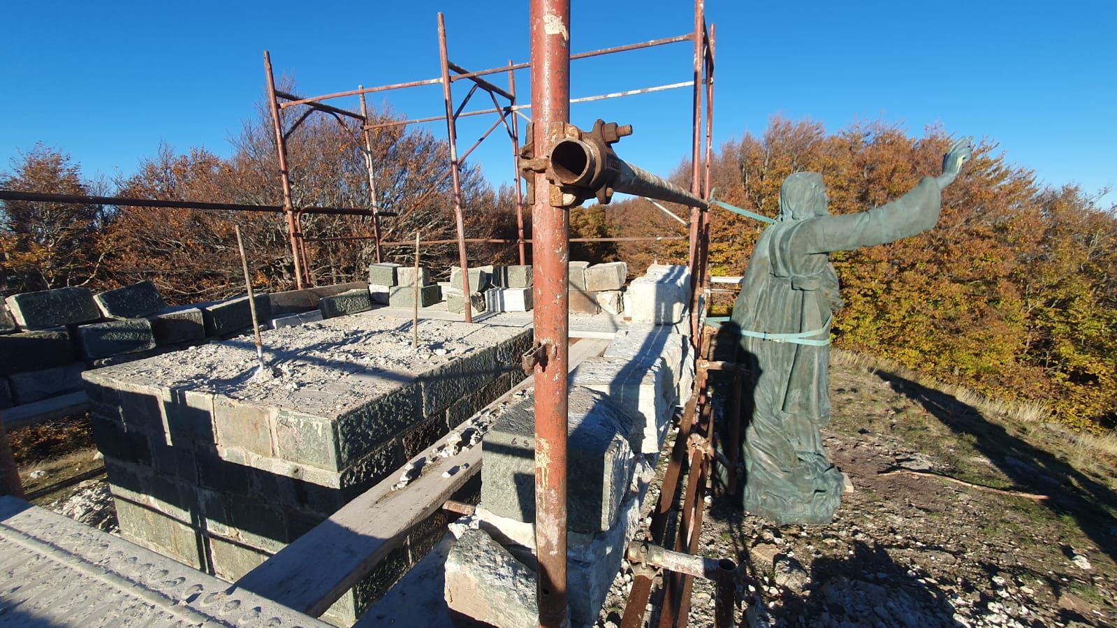 Avviati i lavori alla statua del Redentore sul Montalto