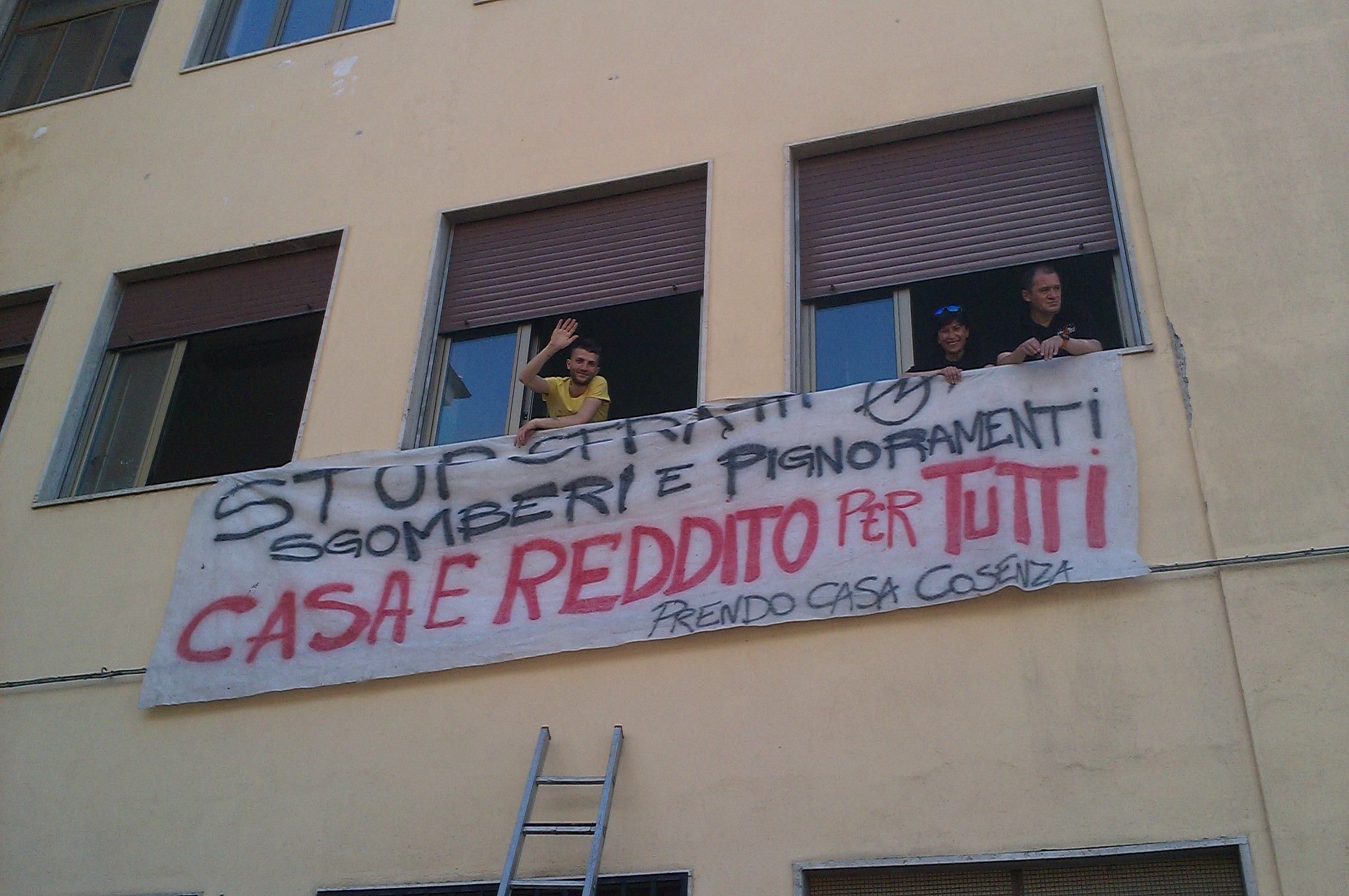 “Prendocasa” torna alla carica: occupata l'ex scuola “Don Milani”