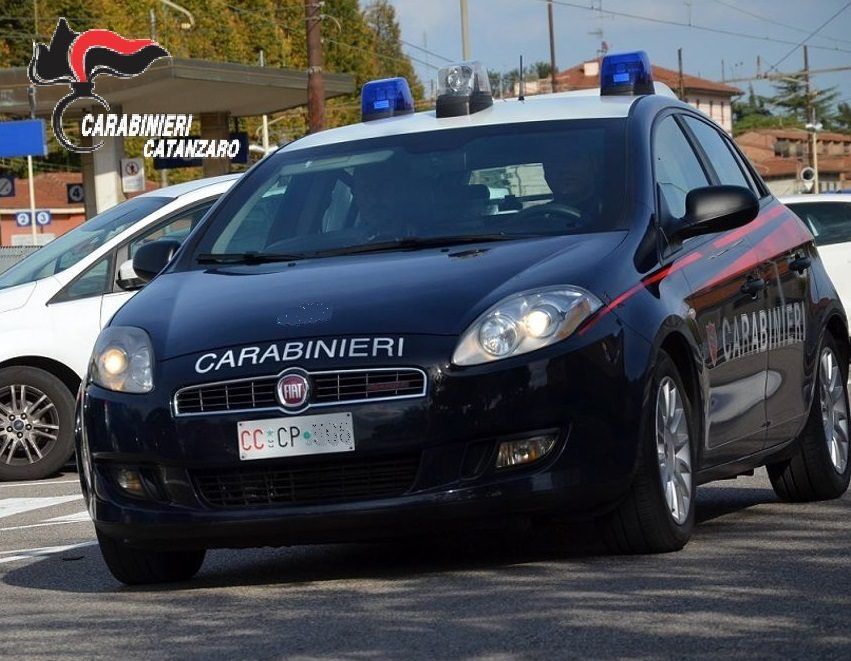 “Duello” a coltellate per una ragazza, un ferito a Rossano