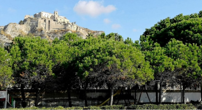 Le mani dei clan sul traffico dei rifiuti. Esperti a confronto a Roccella Jonica